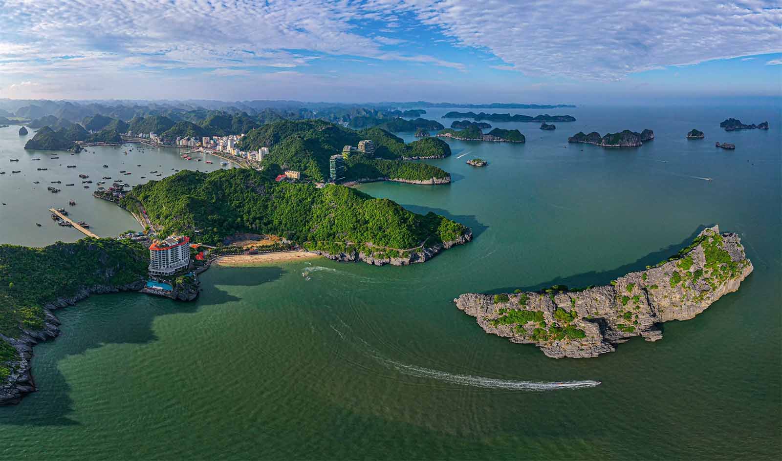 Ha Long Bay - Cat Ba archipelago is recognized as a World Natural Heritage Site